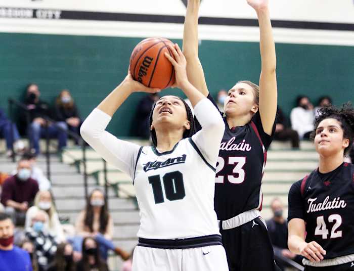 Tualatin.Tigard.girls-basketball.Dan-Brood.10